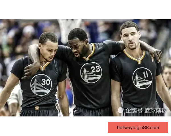 库里手臂被球迷拉拽 科尔回应勇士跌至第十争夺前六已不现实